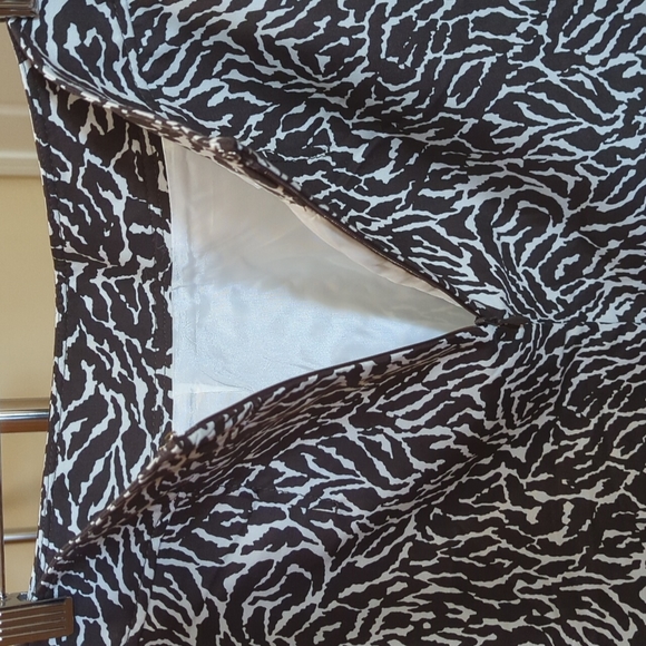 LOFT Cotton and Silk Brown Animal Print Pencil Skirt Size 0P - Picture 3 of 7